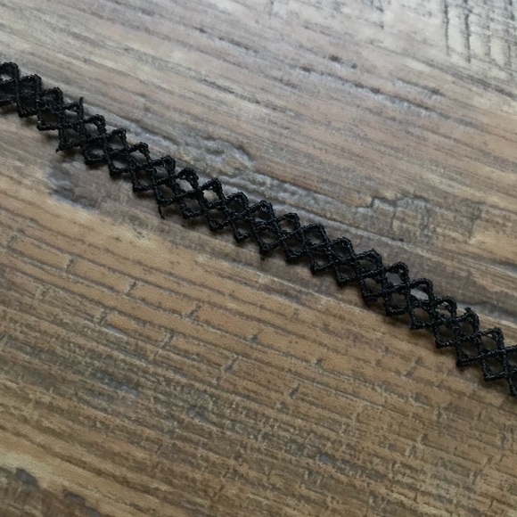 Black Choker Plain Minimalistic - Picture 2 of 3